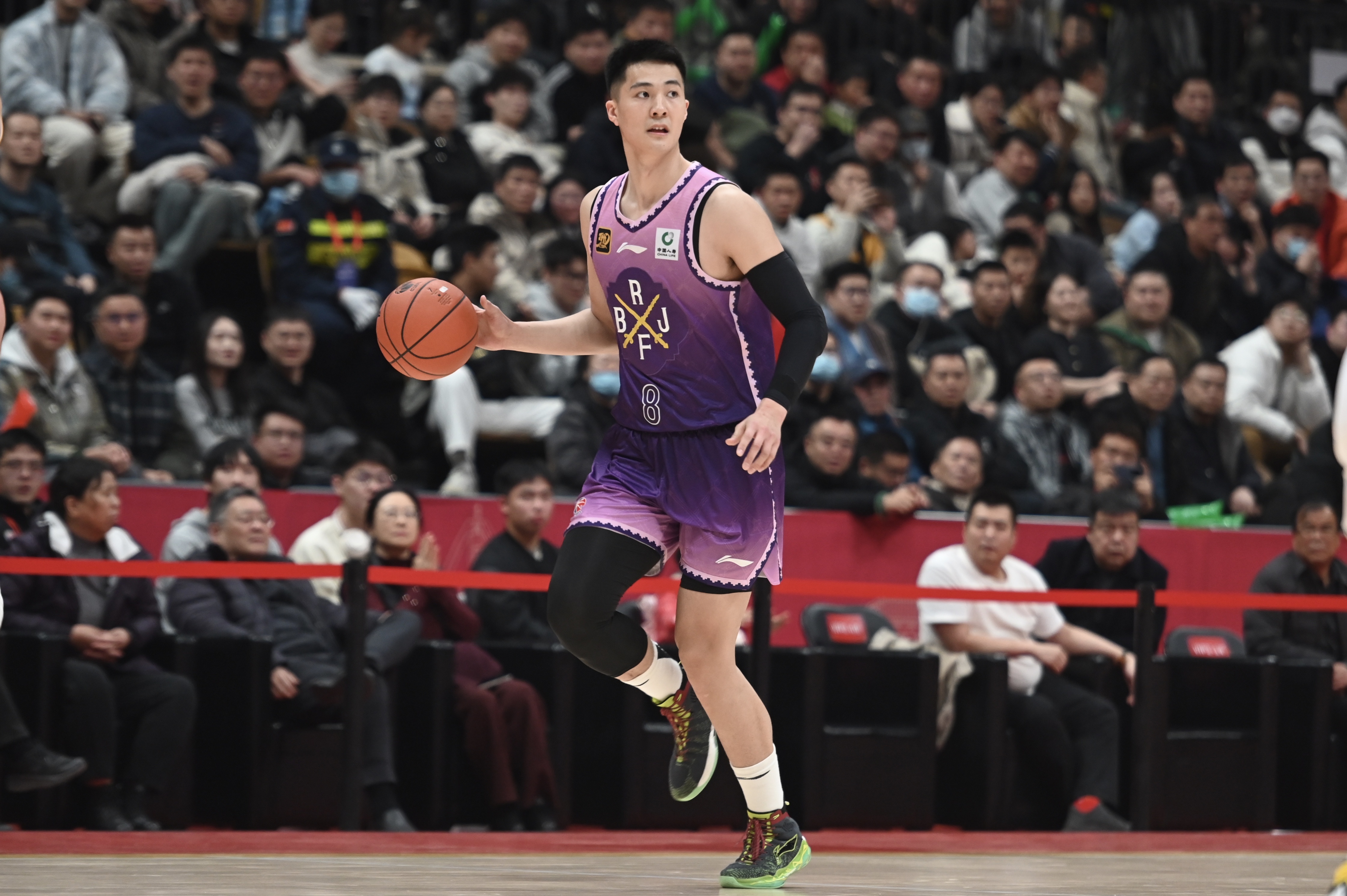 稳定贡献难救主！朱松玮替补出战33分钟 13中6拿到14分11板